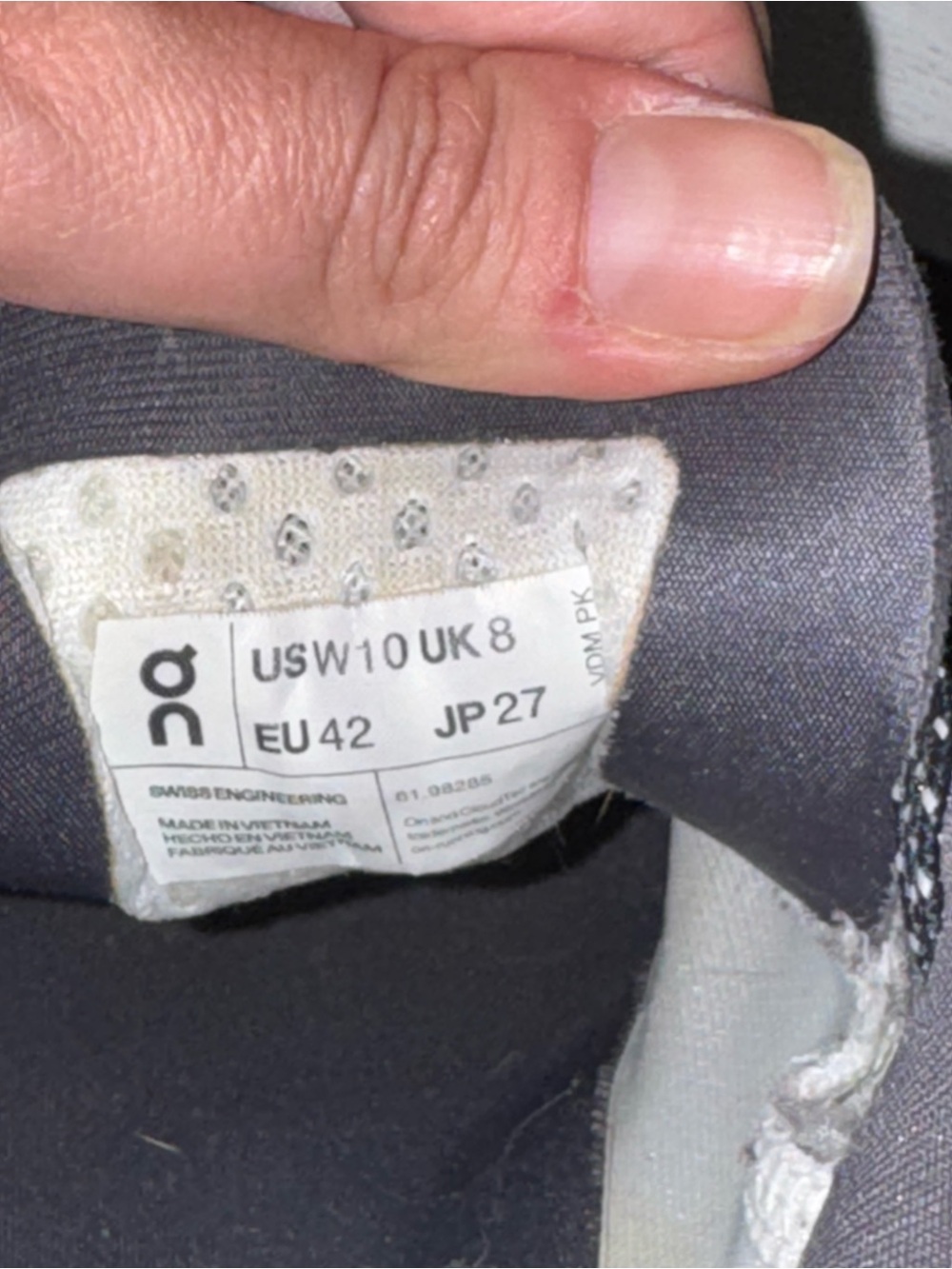 On Cloud Lightweight Running Shoes - Picture 13 of 14